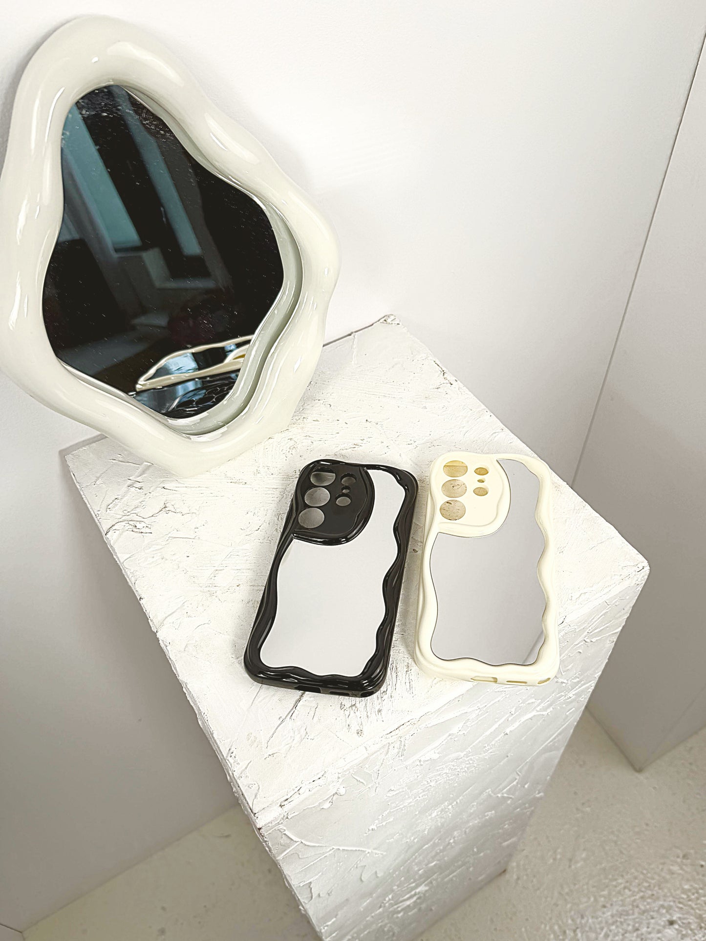Contour Mirror Case
