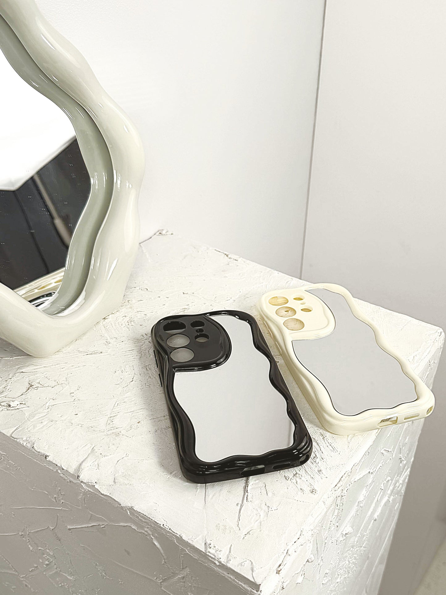 Contour Mirror Case