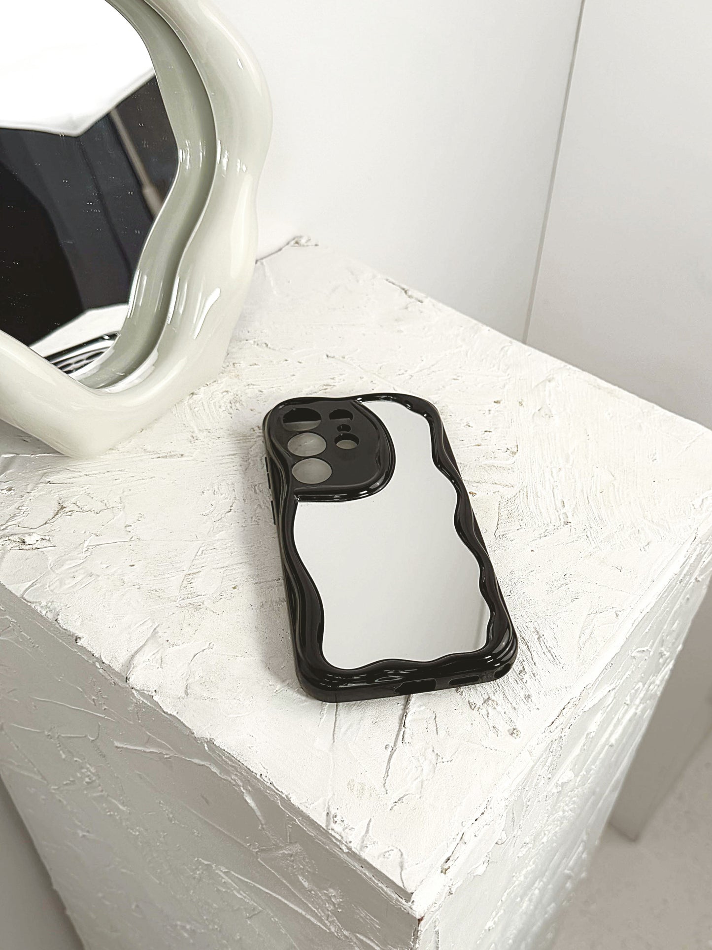 Contour Mirror Case